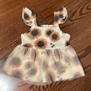 ⭐️SALE 2/$20 ⛄️NWOT 6-9 month Sunflower Dress